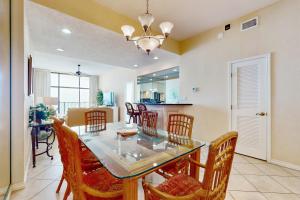 2BR Gulf-Front Penthouse with Balcony and Epic Views