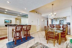 2BR Gulf-Front Penthouse with Balcony and Epic Views