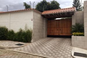 BUHO Luxury Guayllabamba Home BBQ Jacuzzi Pool