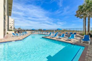 Beachside 2BR with Pool, Gulf Views and Patio