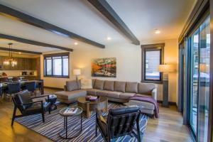 Big Sky Getaway Lone Peak Views Shared Hot Tub