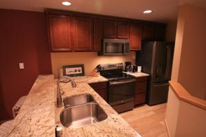 Downtown Luxury + Hot Tubs; Walkable Winter Park