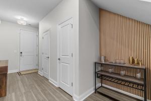 3 Bdrms- 4 Beds- Dog Friendly Pub Beach Shuttle