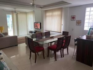 Casa com piscina a 400m da praia de Palmas