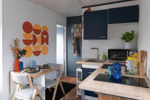 La cachette de lartiste - rétroprojecteur et peinture centreville