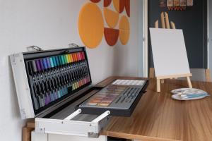 La cachette de lartiste peinture cinéma en ville