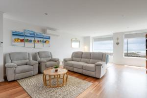 Coastal Luxury with Bass Strait Views
