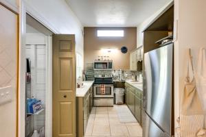 5 Mi to Dtwn Jacksonville! Quiet Family Retreat