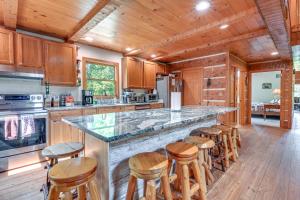Sauna & Cold Plunge! Custom-Built Clarklake Cabin