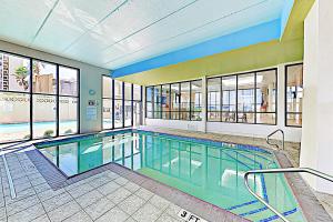 Beachfront 2BR with Pools, Tennis, Sauna and Gym