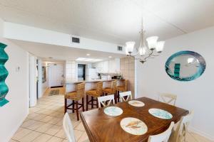 Beachfront 2BR with Pools, Tennis, Sauna and Gym