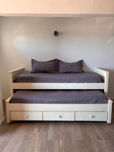 Departamento frente al mar, remodelado y equipado