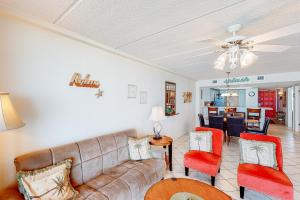 Steps to Beach! Coastal 2BR with Gulf Views