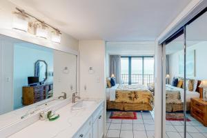 Steps to Beach! Coastal 2BR with Gulf Views