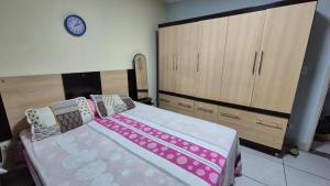 Apto na Tupi a poucos passos da praia