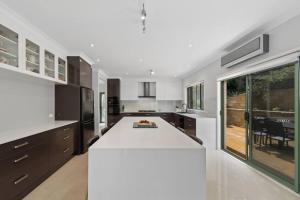 Catos Escape Spacious Group Retreat near the Coast