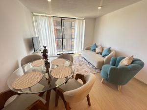 Luxury apartmentUS EmbassySolca Hospital