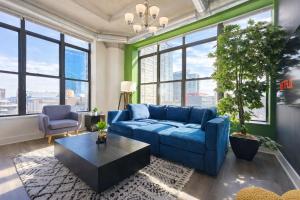 Skyline 2BR in South Loop Chicago with Optional Parking & Gym Access Near McCormick Place, Soldier Field and Lakefront