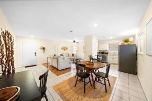 Charming Coastal Retreat in Seabrook TX