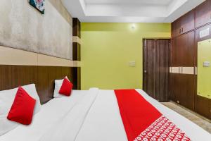 Hotel O by OYO Crystal Near Gomti Riverfront Park
