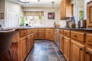 Bayou Breeze Retreat with Pool & River Access