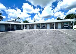 Lemon Bay Motel