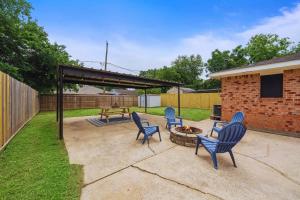 Seabrook Sanctuary Cozy 3BR Home Perfect for Families Privacy & Comfort Galore