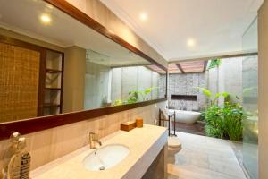 Malayna Comfortable 2 BR Royal Private Pool Villa