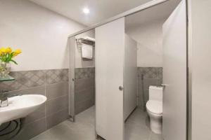 Hanoi Train Street Hostel