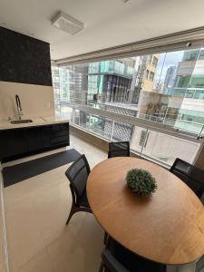 Apartamento rua 315 com 3 suítes próximo ao Píer