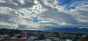 View House Inn, 5 min from SJO, rooftop!