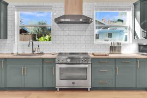 BeSPOKE on Oak-Downtown & Hot Tub