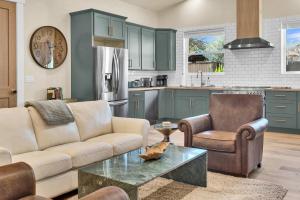 BeSPOKE on Oak-Downtown & Hot Tub