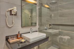 Two Seasons Coron Bayside Hotel