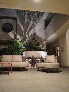 102 Un Modern Living