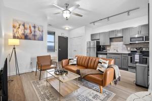 TWO CozySuites Cozy Charming Condo with parking