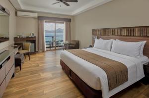 Two Seasons Coron Bayside Hotel