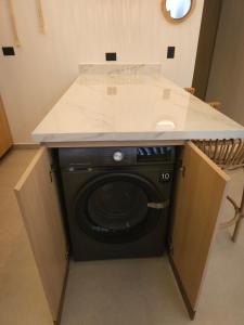 Serena New Apartment on 5th Ave with Rooftop and Pool