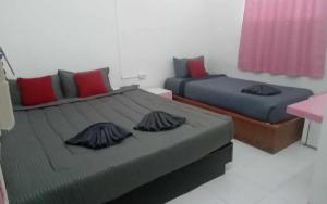 Lanta white sand beach guesthouse