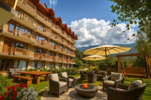 Himalayan Fort Resort, Manali - #Riverside Property #Big Garden with Campfire #Guest Preferred #Scenic River & Mountain View #Big Parking #Luxury Balcony Room #Playing Zone #Property of the Year