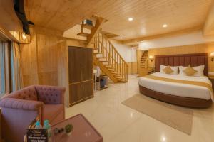 Himalayan Fort Resort, Manali - #Riverside Property #Big Garden with Campfire #Guest Preferred #Scenic River & Mountain View #Big Parking #Luxury Balcony Room #Playing Zone #Property of the Year