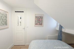 Comfortable and Bright large studio Paris 10th