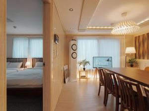 BIG GROUP 3BR 2BT 20m to Gangnam & Hongdae direct