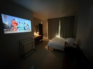 Joyful Modern Home with Foods and MRT Rama 9 Nearby