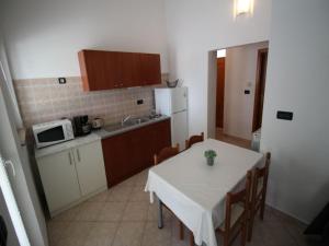 Seaside Apartment with Terrace for 4