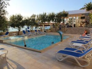 Seaside Apartment with Terrace for 4