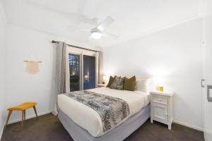 Absolute Beachfront Apartment, Kawana Beach Escape