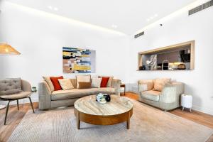 Trendy 2BR Direct Mall Access Burj View High Floor