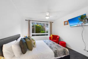 Absolute Beachfront Apartment, Kawana Beach Escape