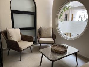 UN Modern Living 204